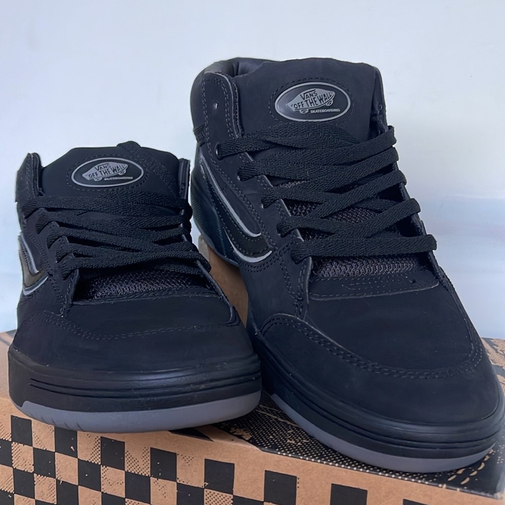 Vans Men’s Zahba Mid Black/Pewter
VN000CBSHR0 Sneakers - Picture 11 of 16